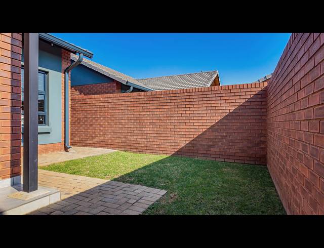3 BEDROOM TOWNHOUSE FOR SALE IN FAERIE GLEN